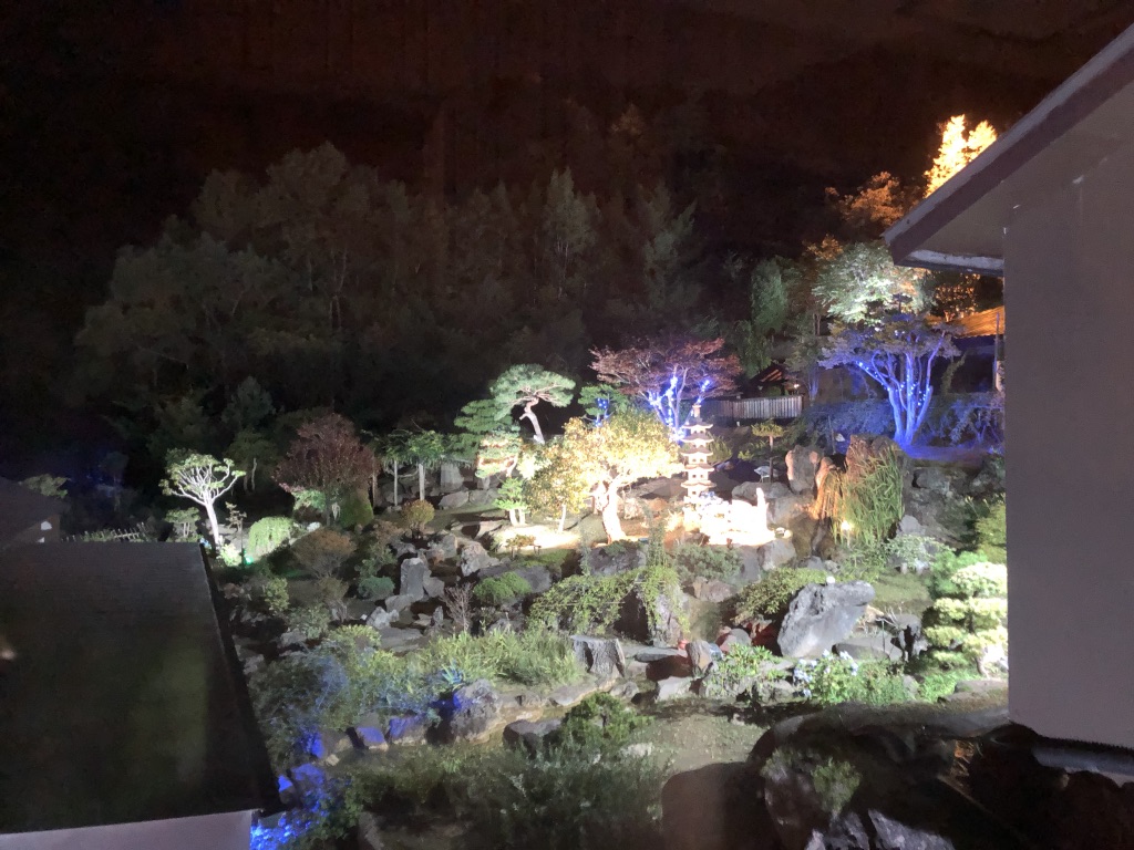豊滝除雪ステーションから車で10分の「豊平峡温泉」のライトアップ画像